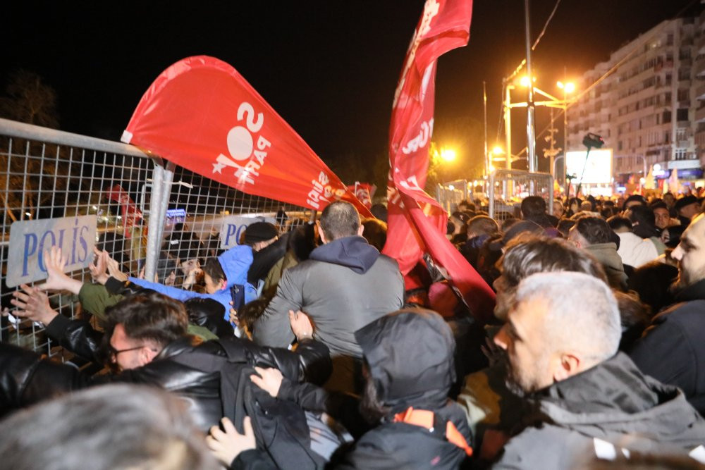 Antalya'da 'İmamoğlu' arbedesi!