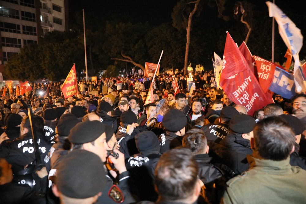 Antalya'da 'İmamoğlu' arbedesi!