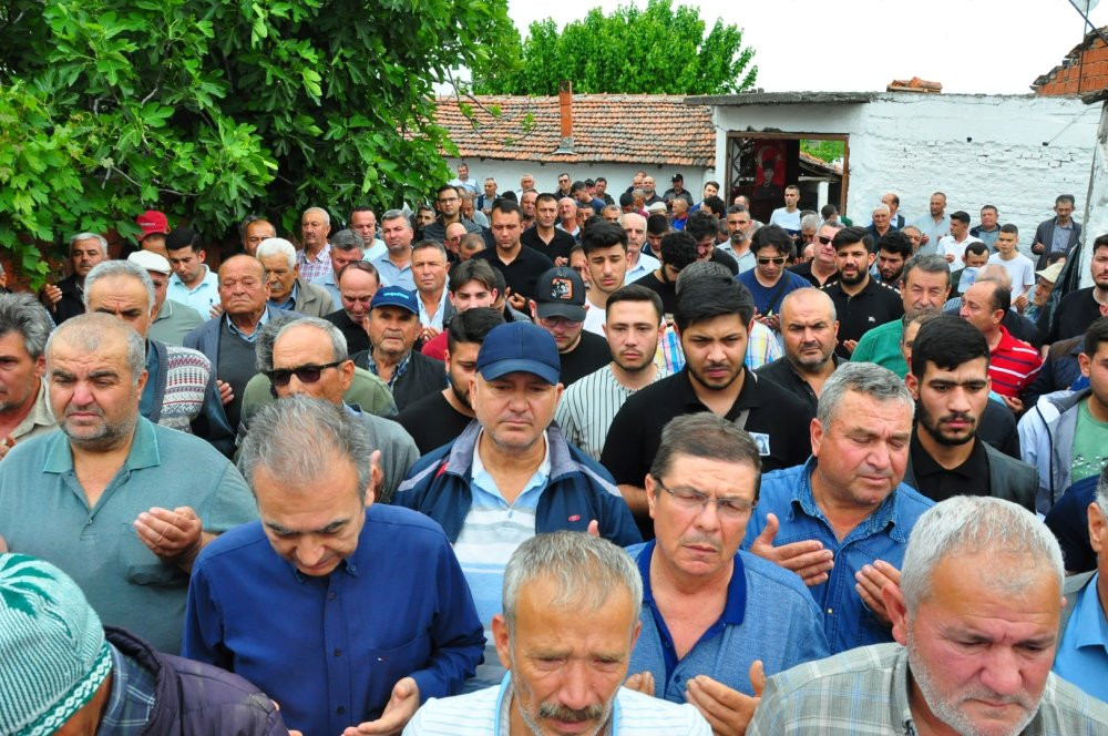 Annesinin feryadı yürekleri dağladı! Tabutun üstündeki sır