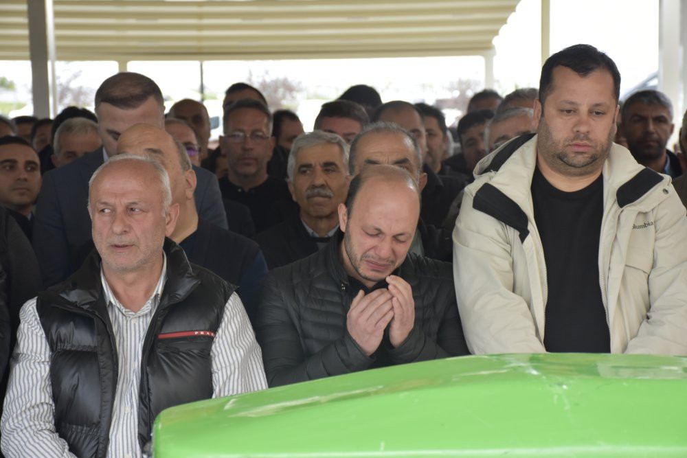 Metrob&uuml;s kazasında hayatını kaybetmişti! Son yolculuğuna uğurlandı... Yakınları g&ouml;zyaşlarına boğuldu