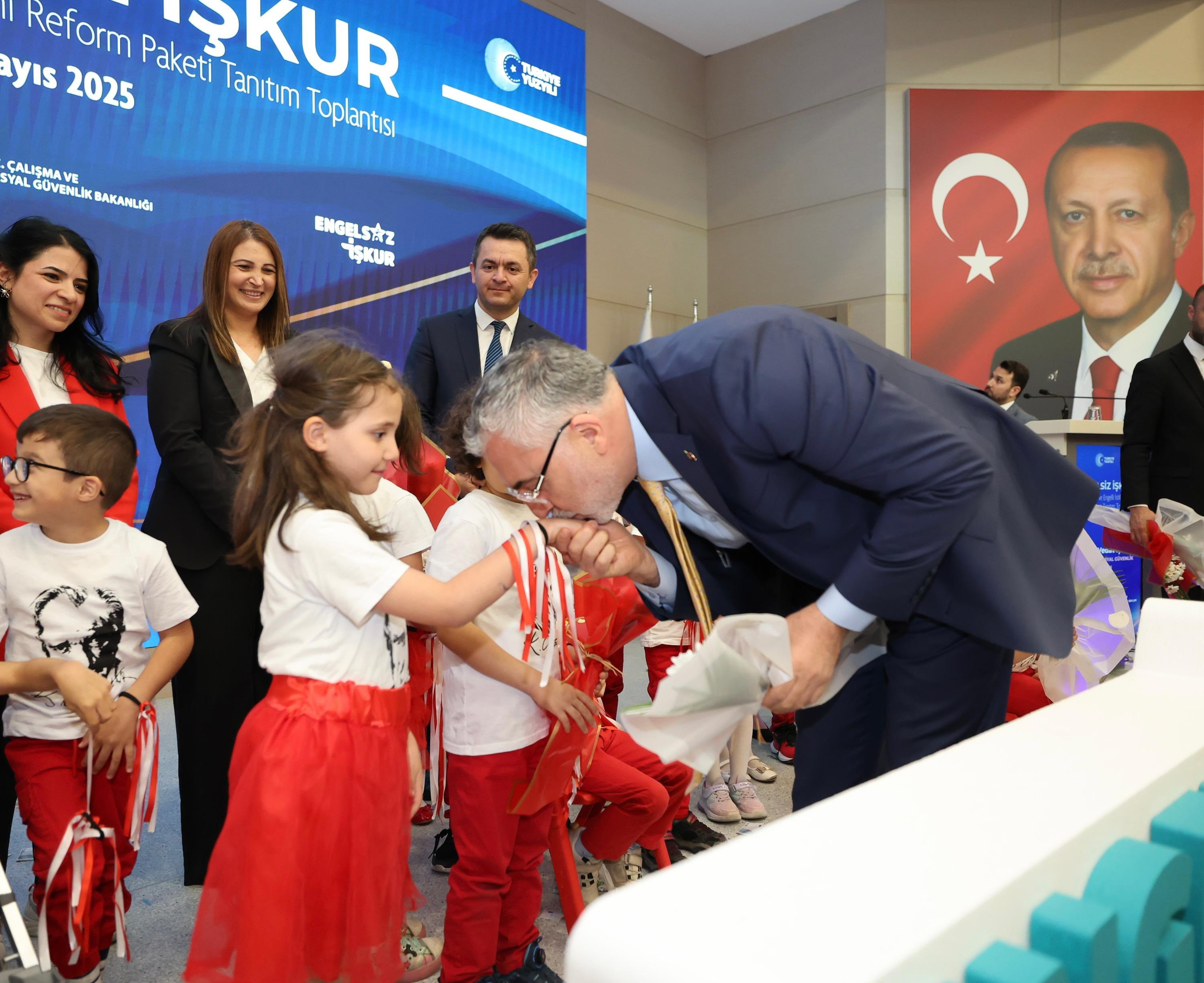 aw455745-03.jpg