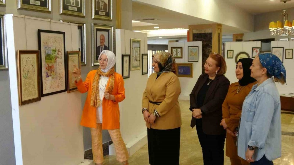 "İz ve Ezgi" mezuniyet sergisi beğeni topladı
