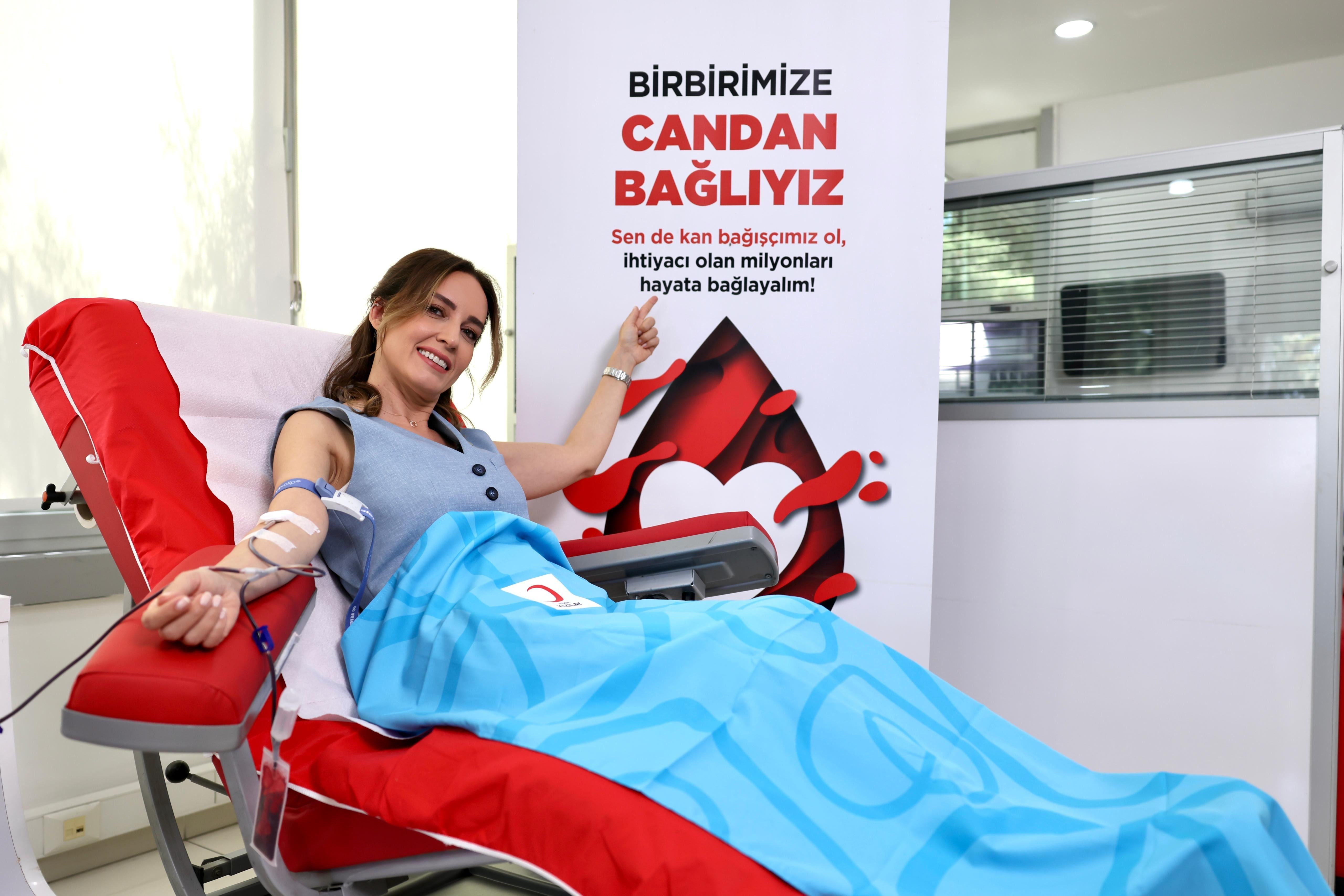 kizilayin-birbirimize-candan-bagliyiz-kampanyasina-unlulerden-tam-destek-yenicag-5.jpg