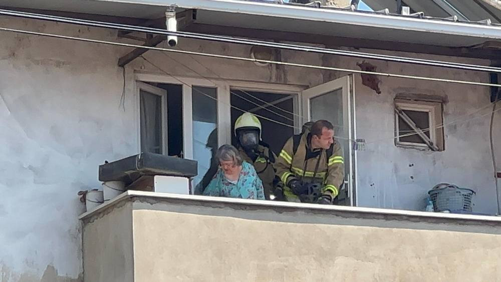 Alevler arasında nefes kesen kurtarma operasyonu