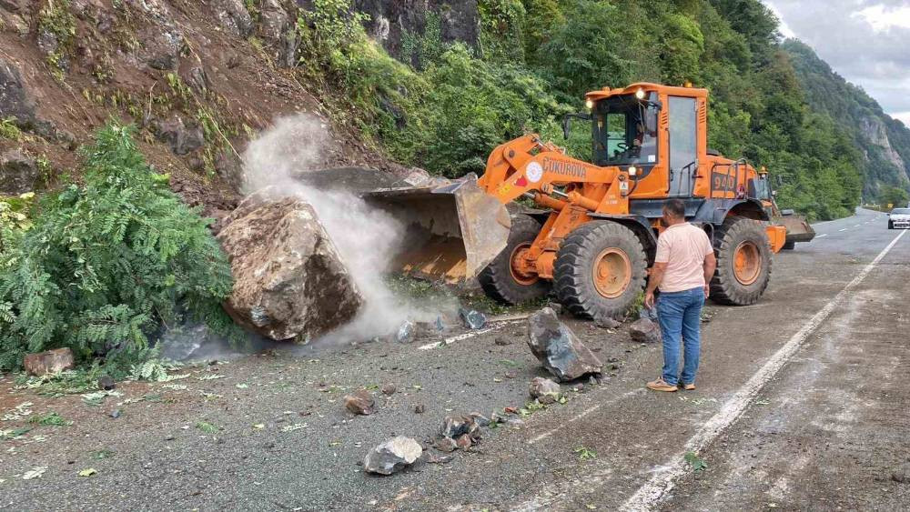 Karadeniz Sahil Yolu’nda heyelan alarmı