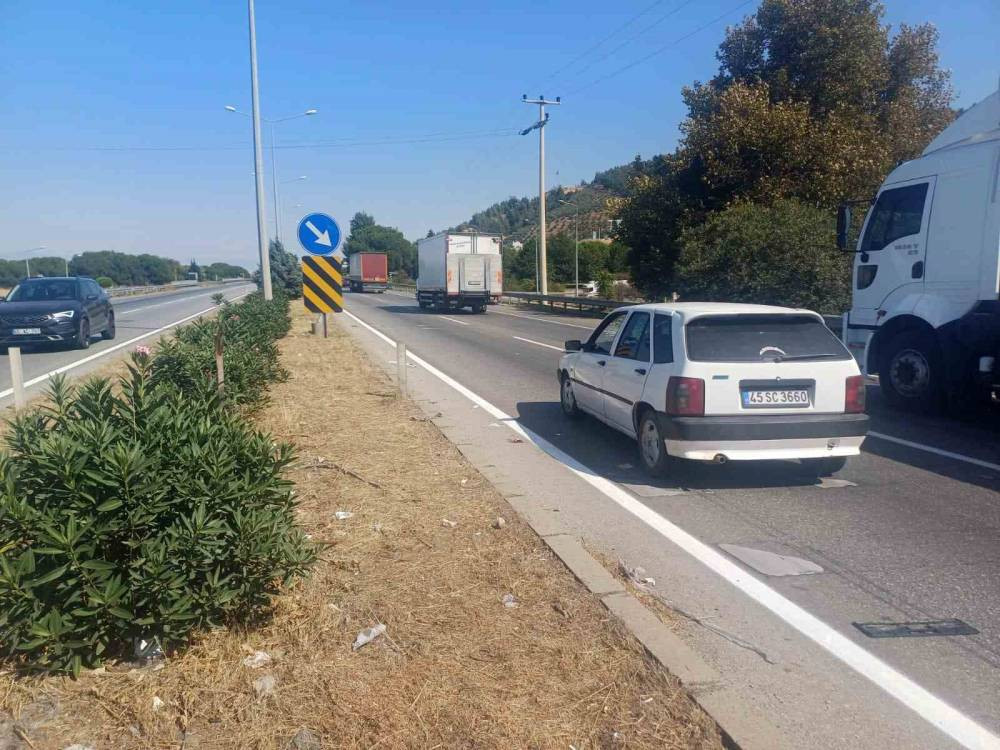 Salihli&rsquo;de otomobilin &ccedil;arptığı kadın hayatını kaybetti