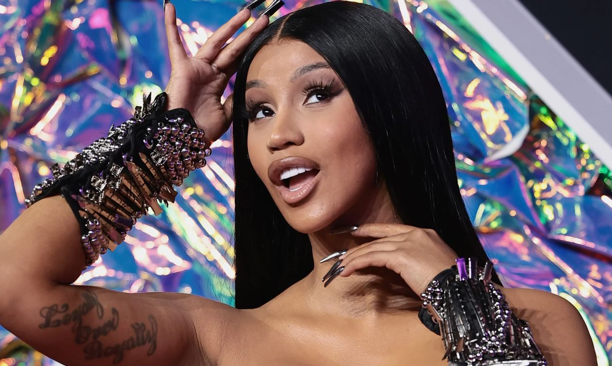 dunyaca-unlu-rapci-cardi-b-metroyu-salladi-album-tanitimi-sasirtti-fare-panigi-yenicag-2.jpg