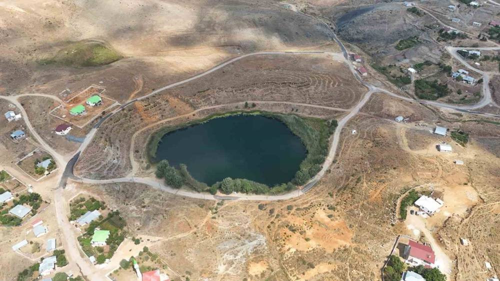 Toros Dağları'nın zirvesinde büyüleyen güzellik