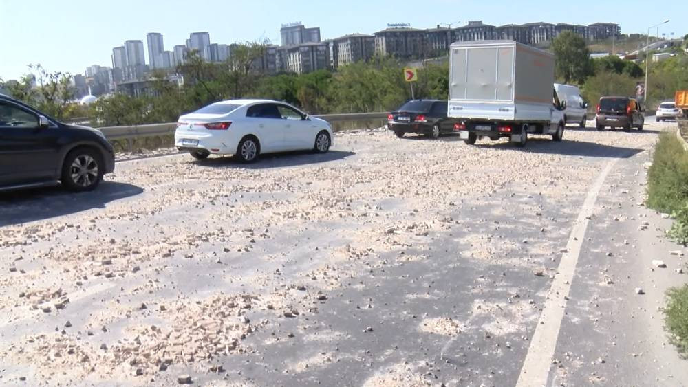 TEM yan yolu mermer kapladı! İstanbul trafiği felç oldu