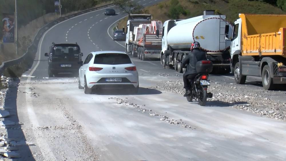 TEM yan yolu mermer kapladı! İstanbul trafiği felç oldu
