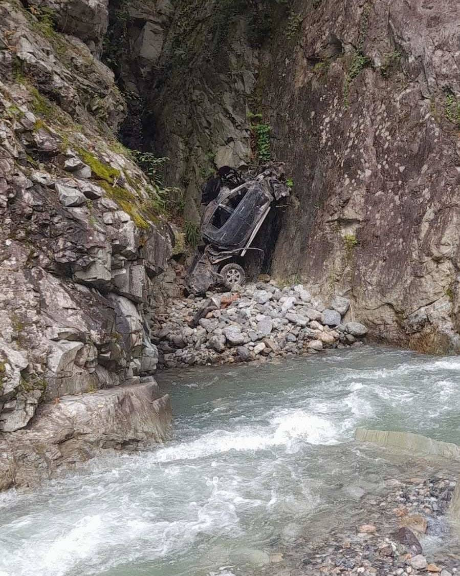 Giresun’da kamyonet dereye uçtu! Ölü ve yaralı var: Ekipler zamanla yarıştı