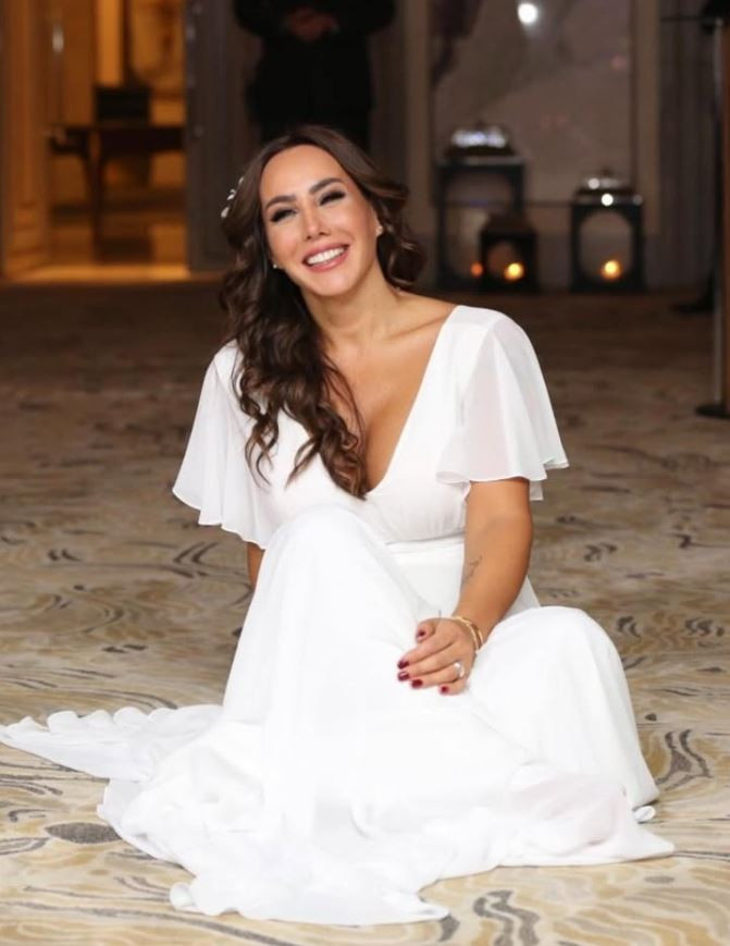 asena-geri-dondu-40-milyonluk-bentleyle-gundemde-yenicag-4.jpg