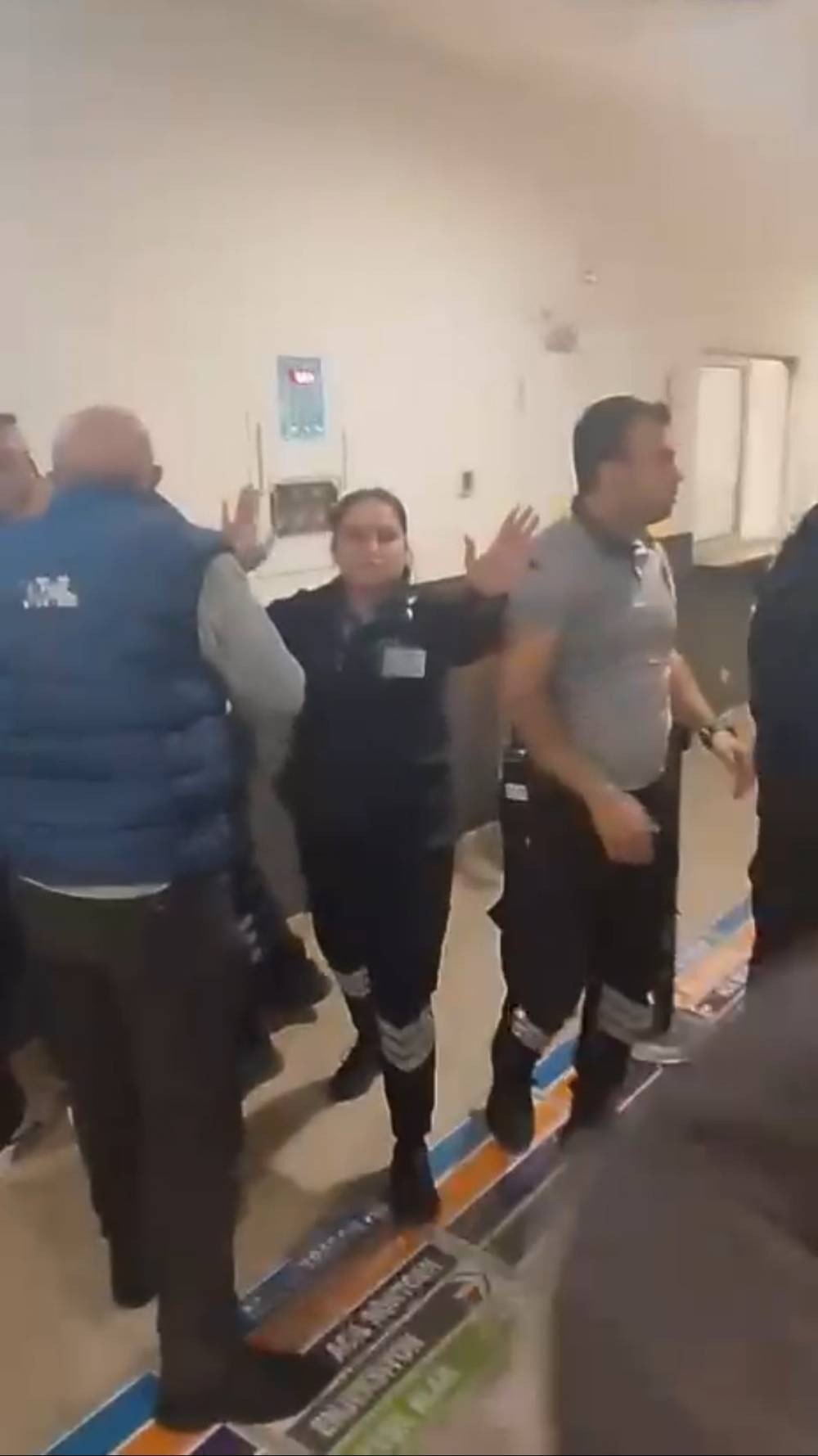Acil serviste sıra kavgası! Hastaneyi savaş alanına çevirdiler