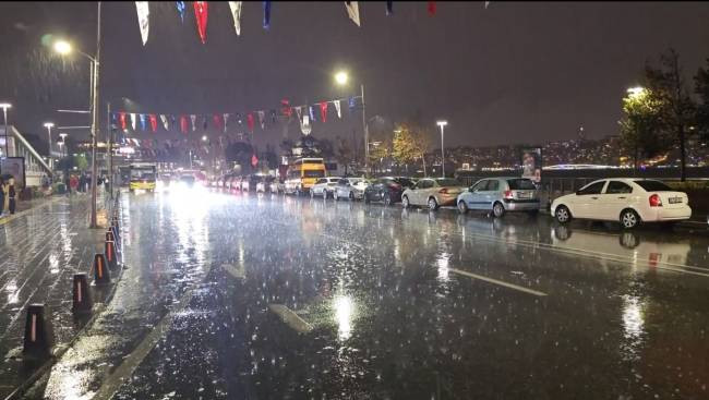 istanbul-istanbulda-saganak-nedeniyle-946191-281011.jpg